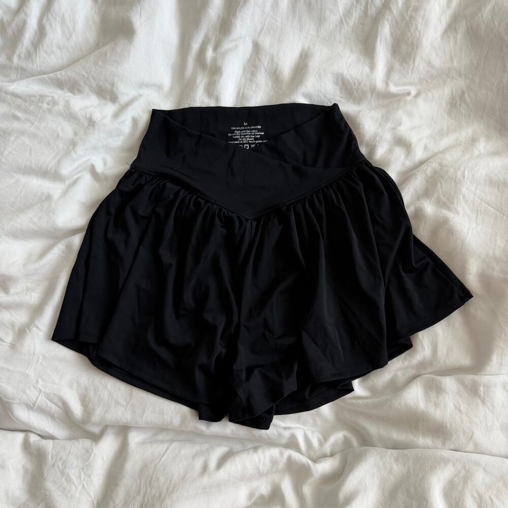 Real Me Crossover Flowy Short Amazon Black Size M - Picture 2 of 5